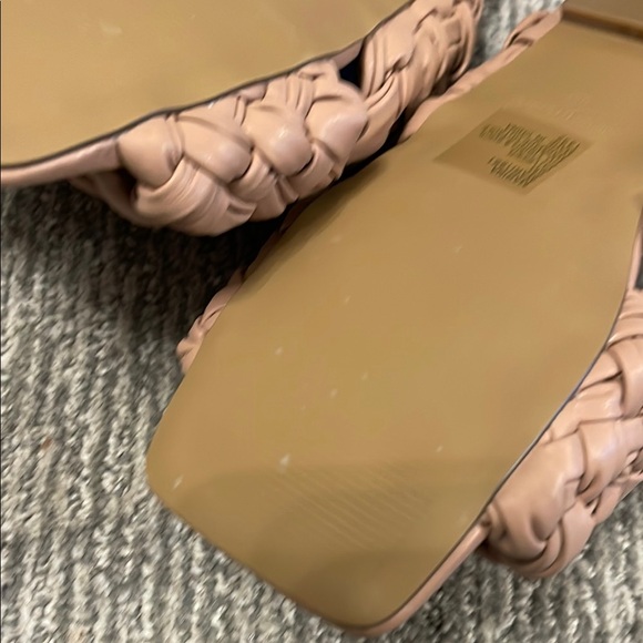 Steve Madden Women's Tan Woven Sandals - Picture 8 of 9